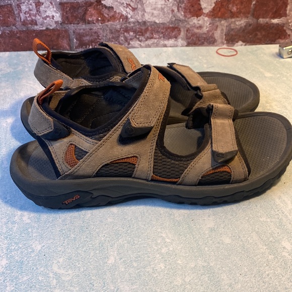 Men’s Teva sandals SZ 9 - Picture 4 of 7